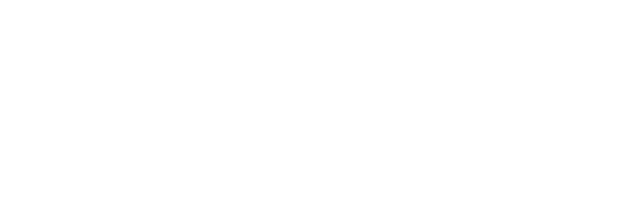 Macaron capturé au moment de l'éclat, révélant la richesse des textures et des saveurs dans chaque bouchée à Annecy.