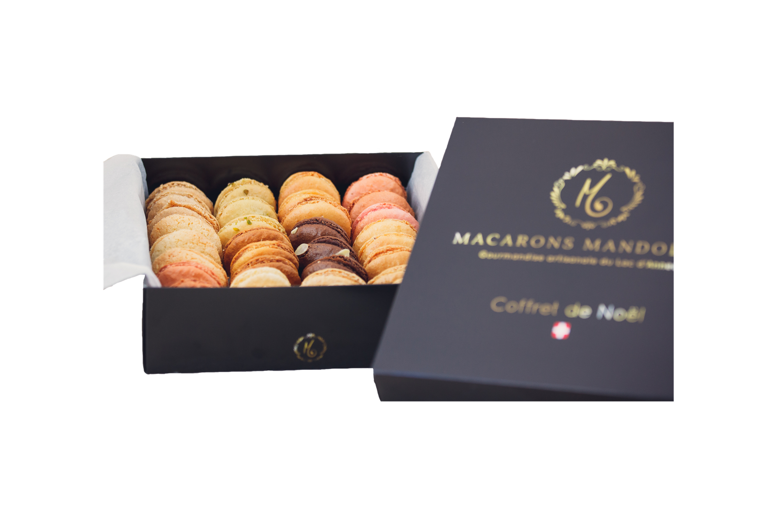 Macarons soigneusement disposés dans une boîte élégante à Annecy, une symphonie visuelle et gustative pour les amateurs de délices sucrés.