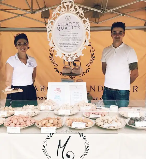 Entreprise familiale locale à Annecy, où l'héritage gourmand rencontre le savoir-faire artisanal pour offrir des délices uniques empreints de traditions.