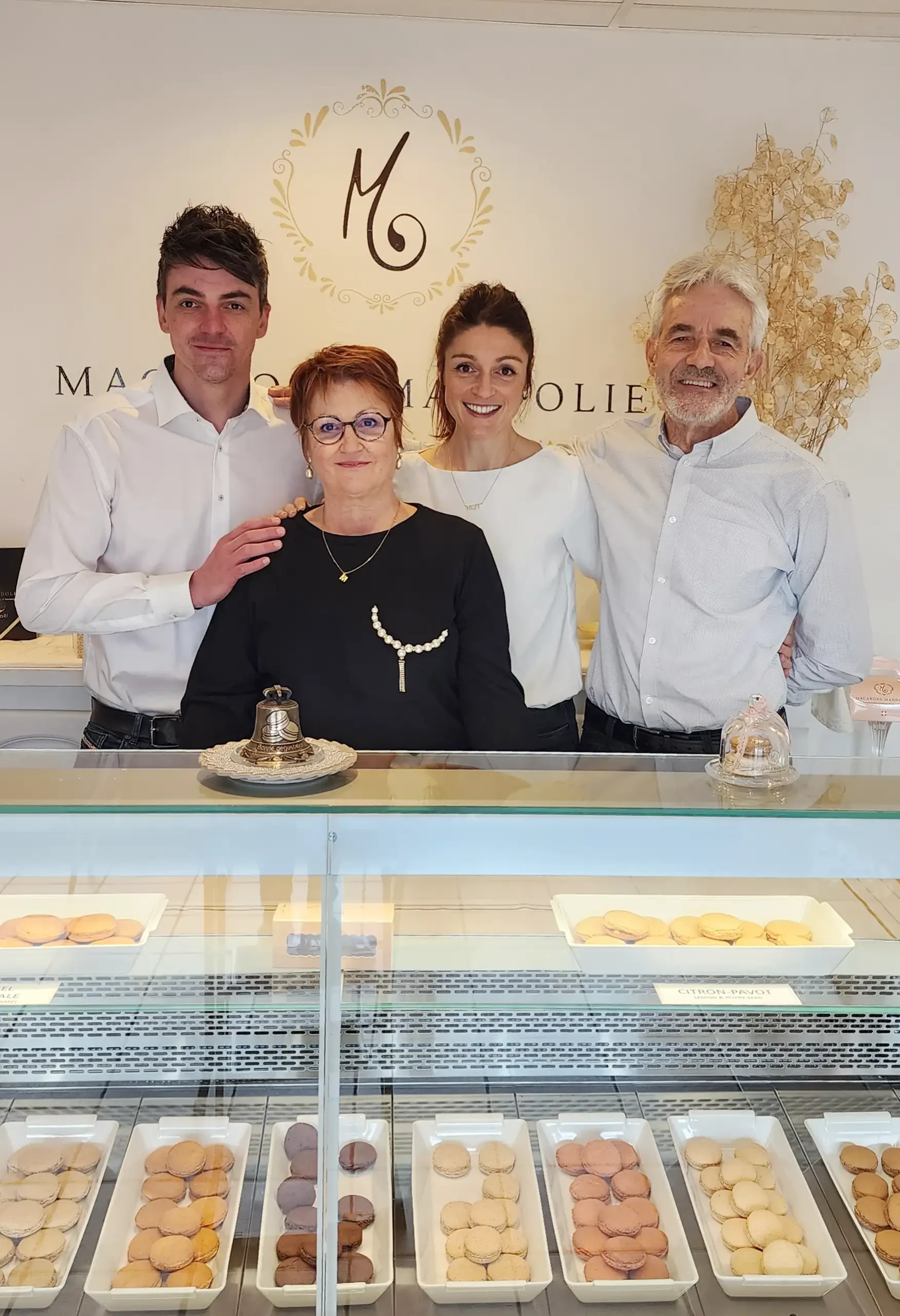 Boutique de macarons à Annecy, un lieu accueillant où les saveurs et l'ambiance se rencontrent.